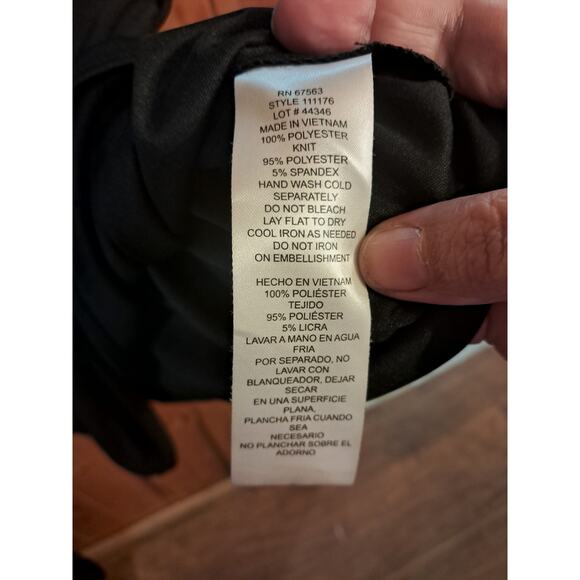 Black dress - Picture 3 of 5